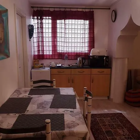 Studio De 3 Frontiere בית הארחה