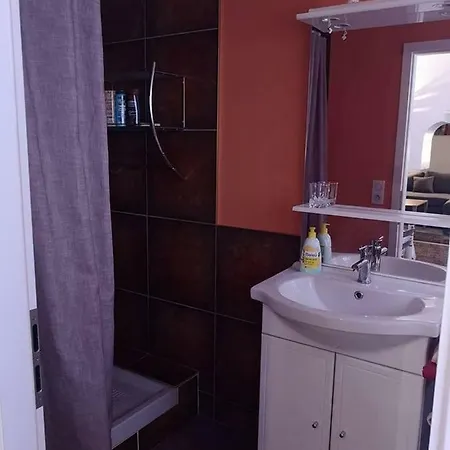 Studio De 3 Frontiere בית הארחה *
